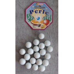 20 billes de couleur blanche, diamètre des billes 1,5 cm