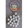 20 billes de couleur blanche, diamètre des billes 1,5 cm